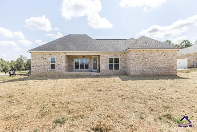 back of house featuring a yard