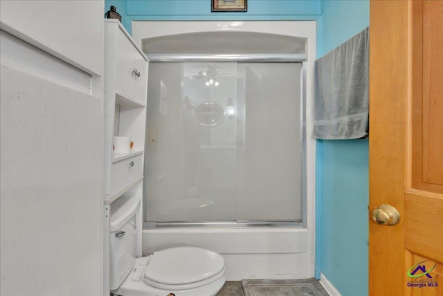 bathroom featuring shower / bath combination with glass door, toilet, and ceiling fan