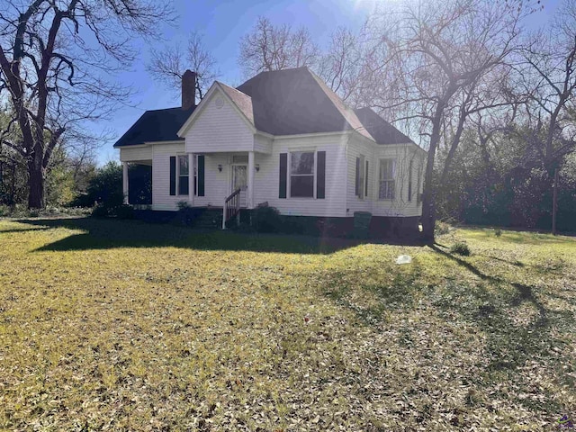 view of front of home with a front yard