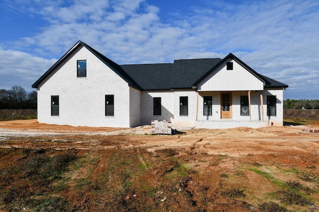 view of front of house with covered porch