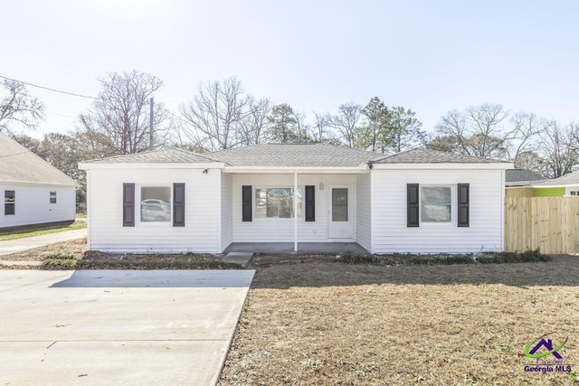 view of front of property