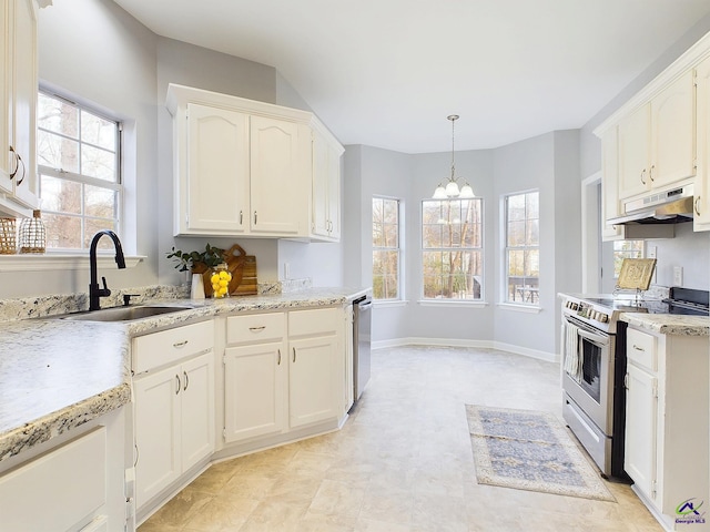 kitchen featuring appliances with stainless steel finishes, plenty of natural light, sink, an inviting chandelier, and hanging light fixtures