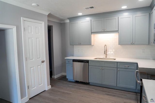 kitchen with sink, backsplash, stainless steel appliances, and light wood-type flooring