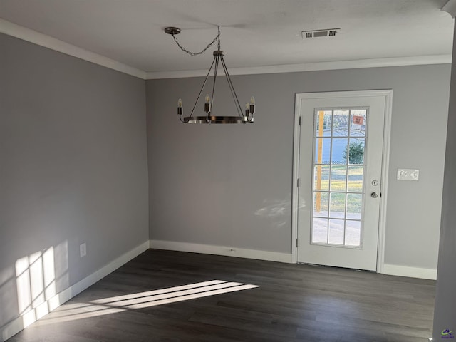 unfurnished dining area with dark wood-type flooring, crown molding, and a chandelier