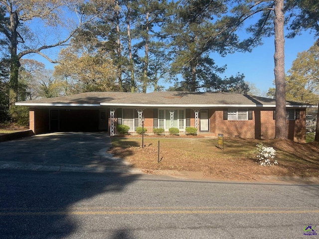 single story home with a carport