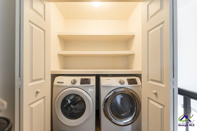 laundry room with washing machine and dryer