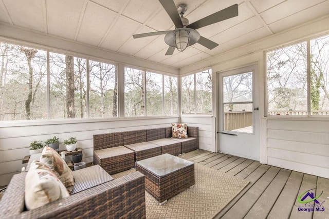 sunroom / solarium featuring ceiling fan