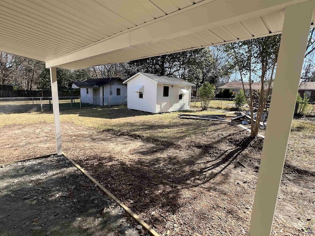 view of yard featuring a storage unit