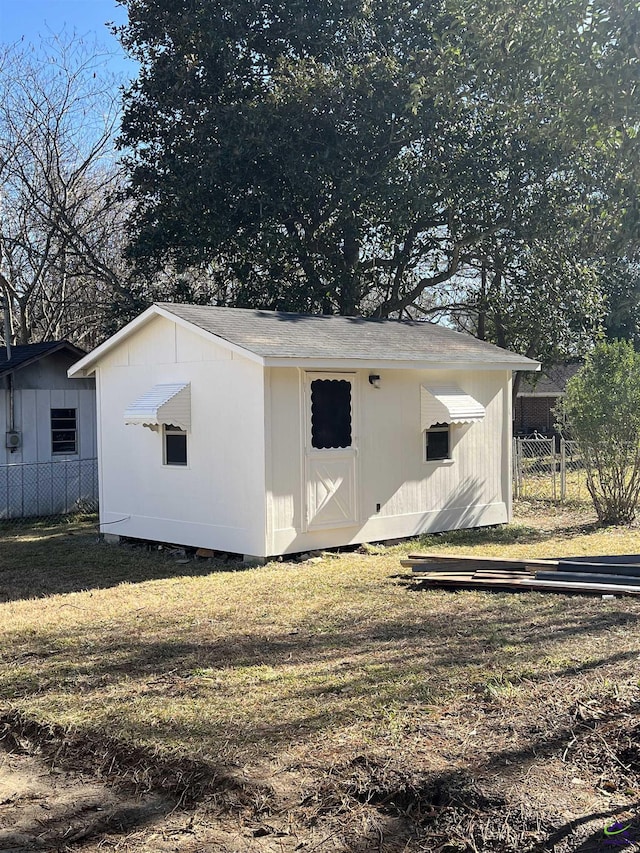 view of outdoor structure featuring a yard