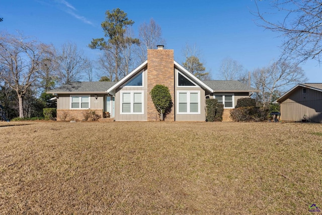 view of front of property with a front yard