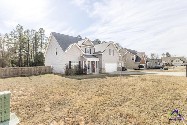 view of front facade featuring a front lawn and a garage