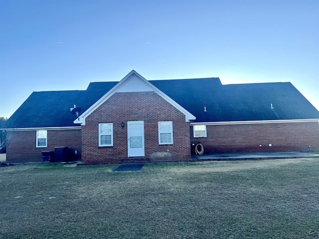 back of house featuring cooling unit and a yard