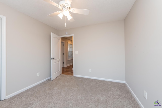 unfurnished room featuring ceiling fan and light colored carpet