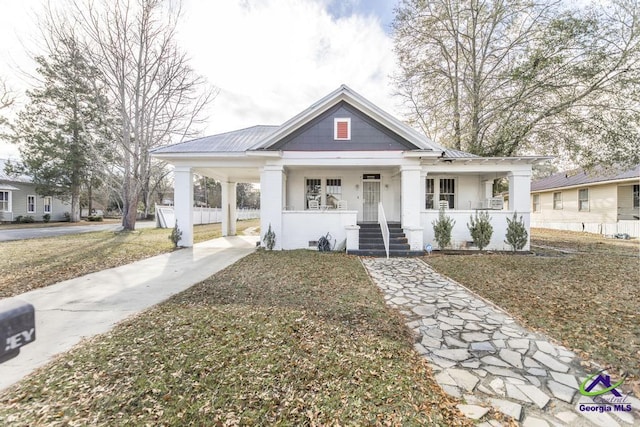 view of front facade with covered porch and a front yard