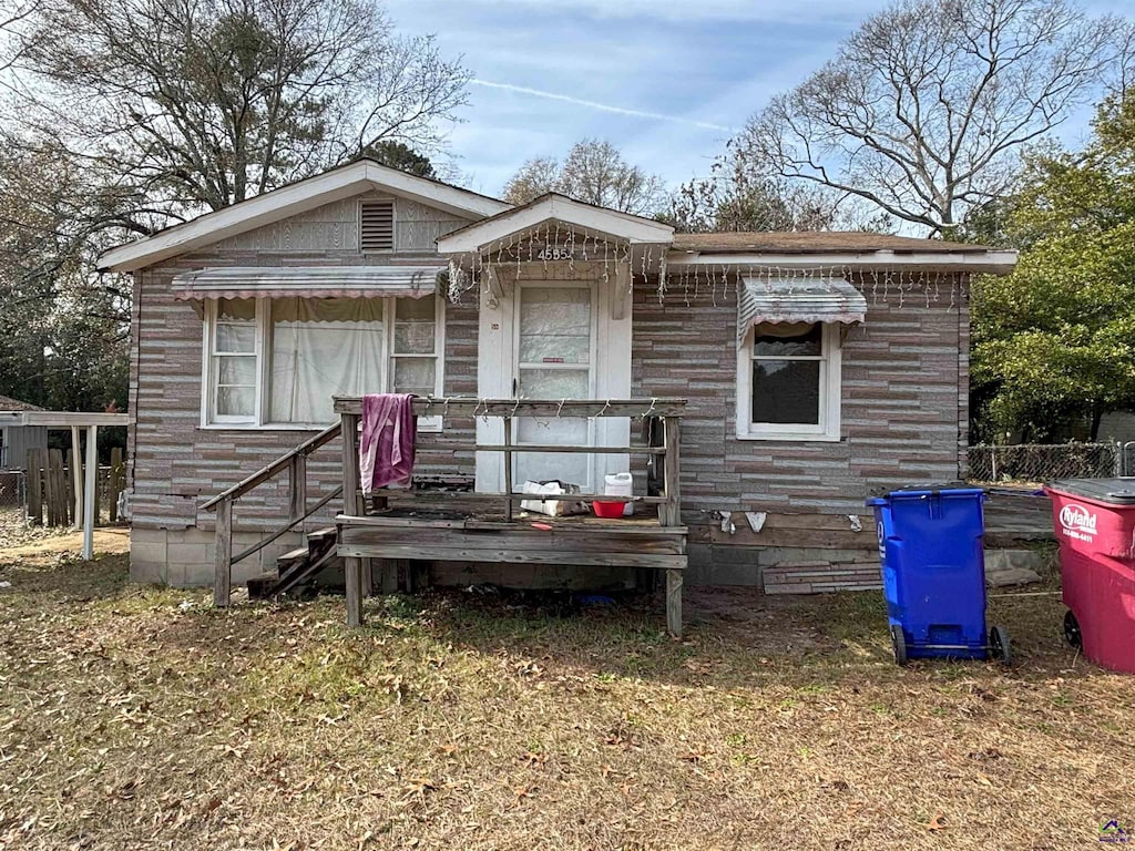 view of front of property