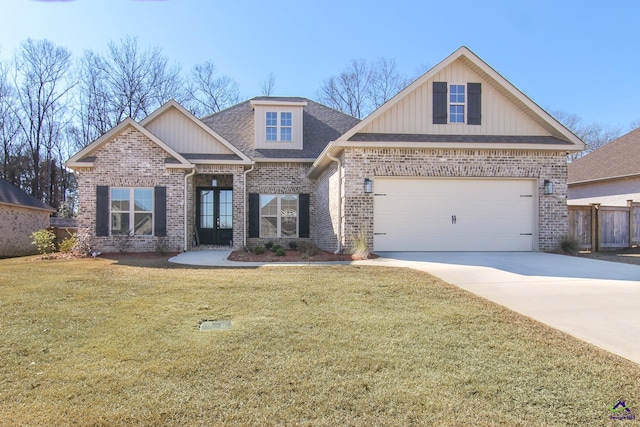 craftsman house featuring a front lawn