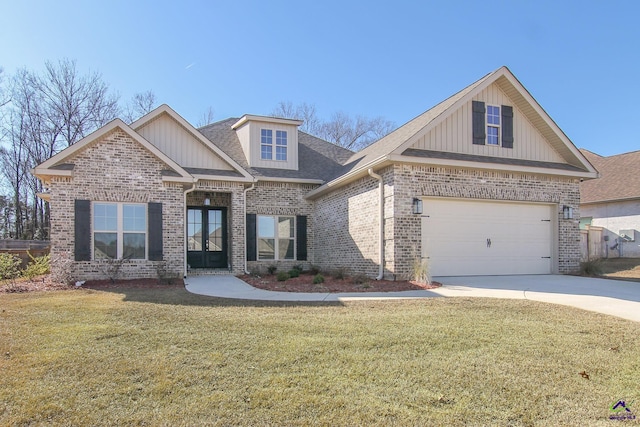 craftsman house featuring a front lawn and a garage