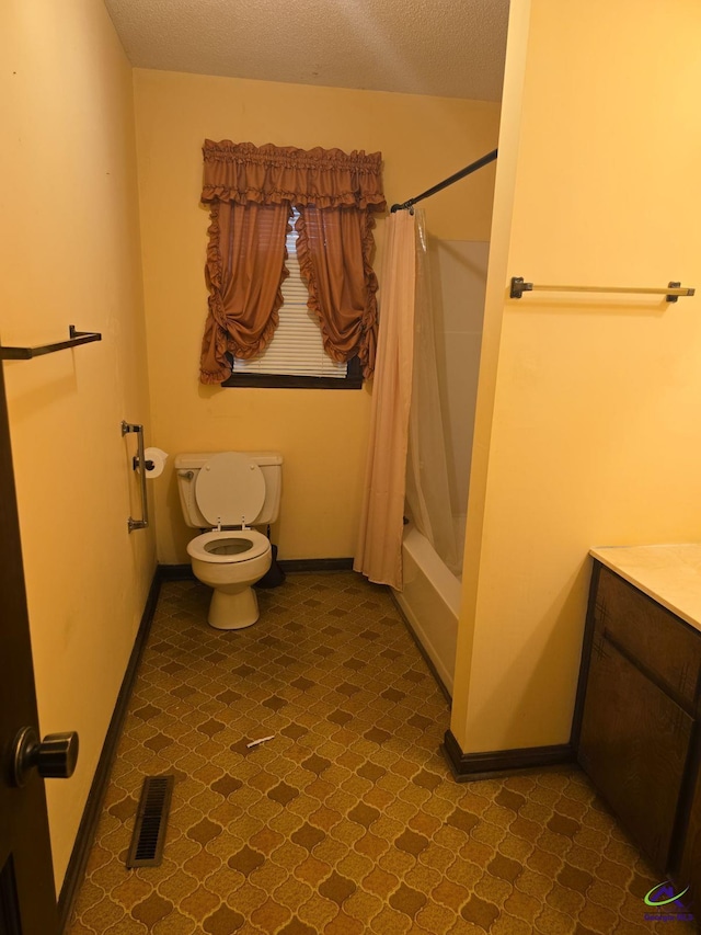 full bathroom featuring a textured ceiling, toilet, vanity, and shower / tub combo with curtain