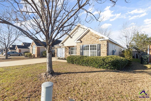 view of front of house with a front yard