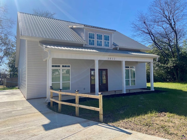 view of front of house featuring a front lawn and a porch