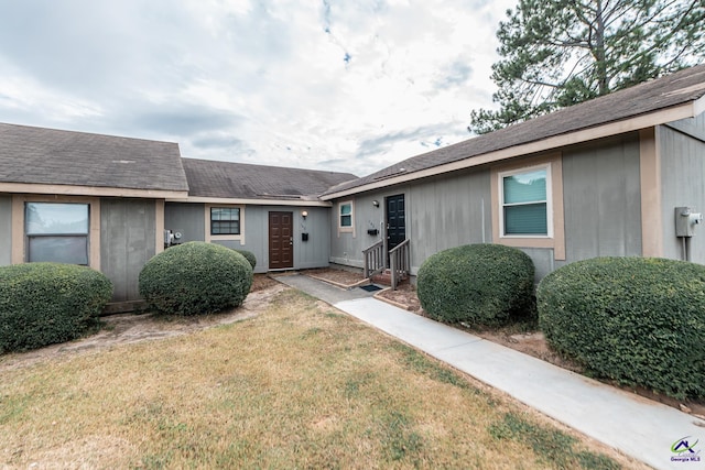 view of front of home with a front lawn