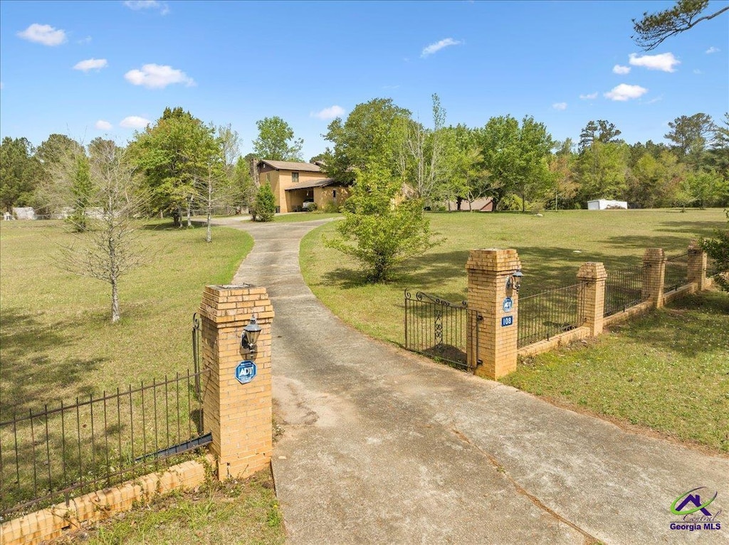 exterior space featuring a lawn