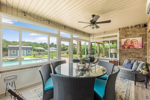 sunroom with ceiling fan