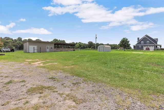 view of yard featuring a storage shed