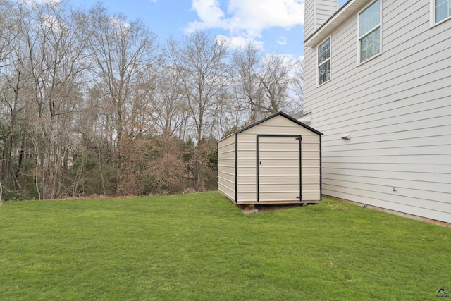 view of yard with a shed