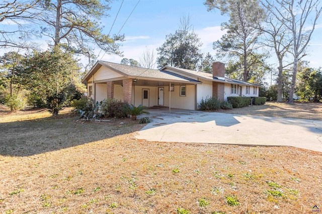 single story home with a carport