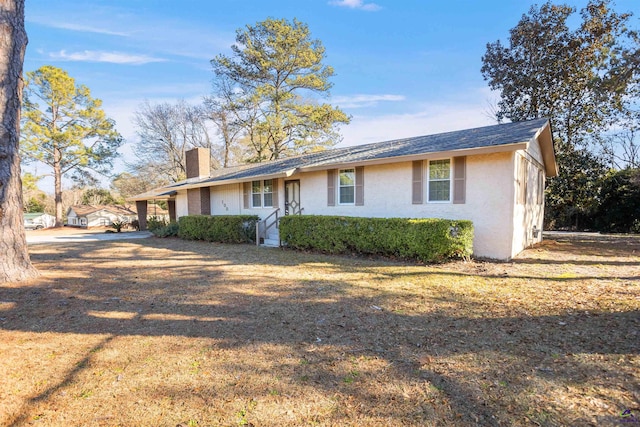 single story home featuring a front yard