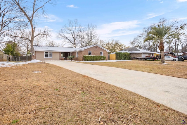 ranch-style house featuring a front lawn