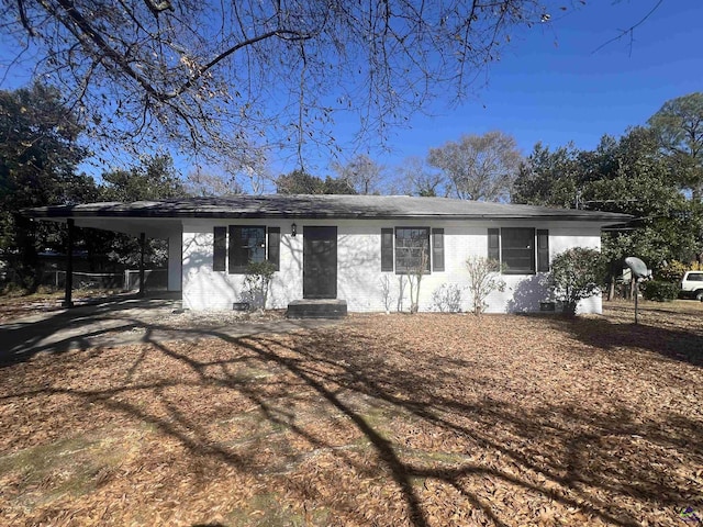 single story home with a carport