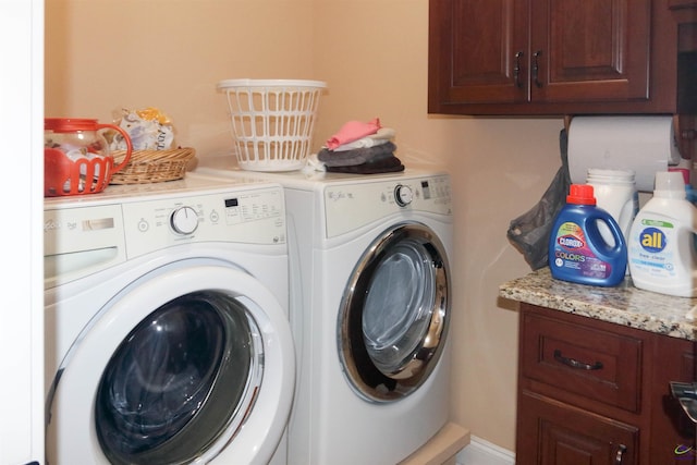 laundry room with cabinets and independent washer and dryer