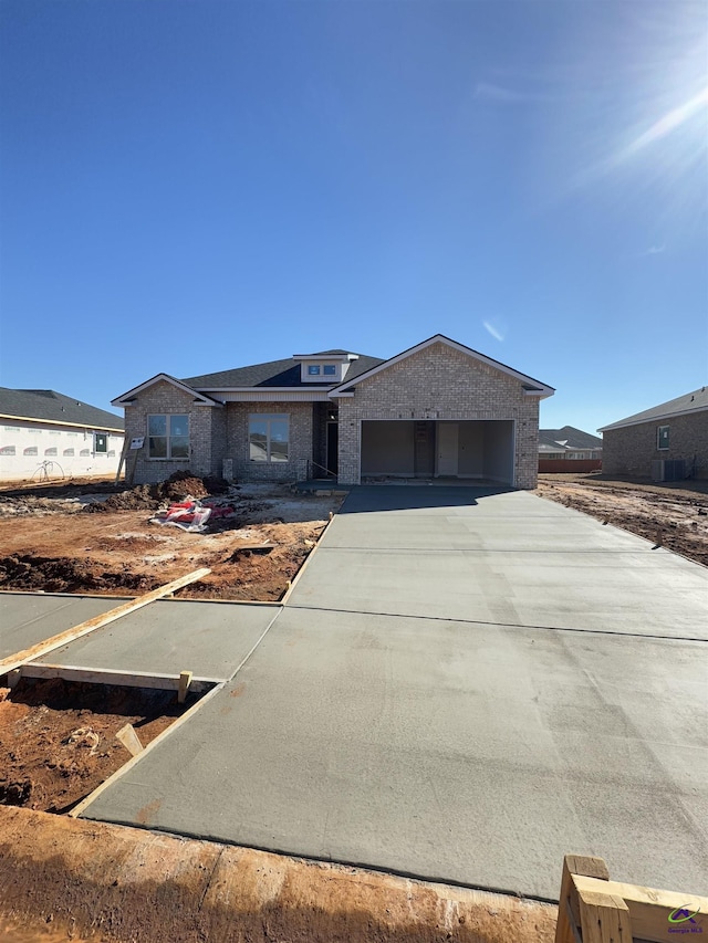 view of front facade featuring a garage