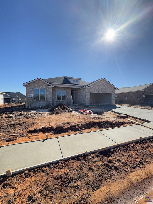 view of front of home featuring a garage