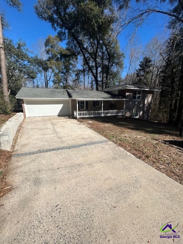 view of front facade with a garage