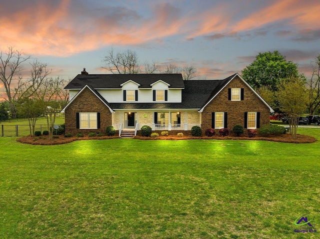 view of front of property featuring a porch and a yard