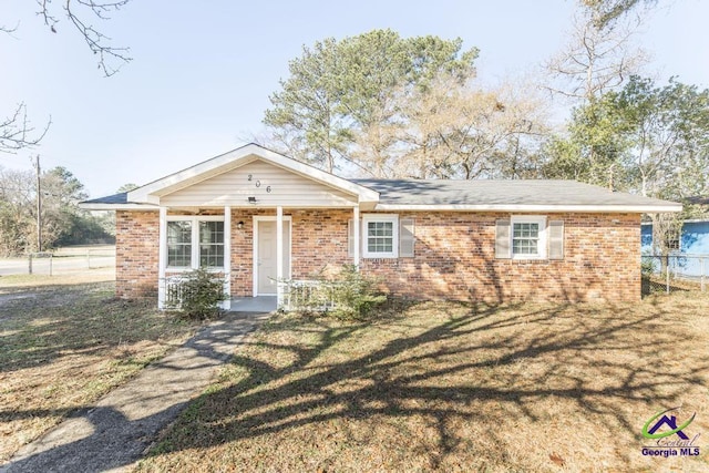 single story home with a front yard