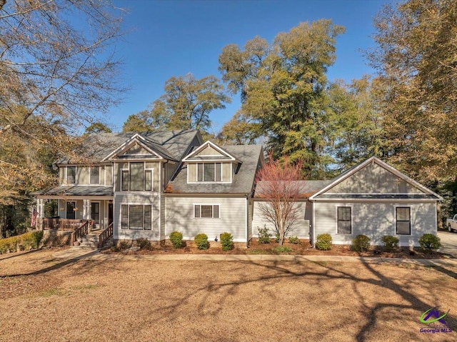 view of front facade with covered porch and a front lawn