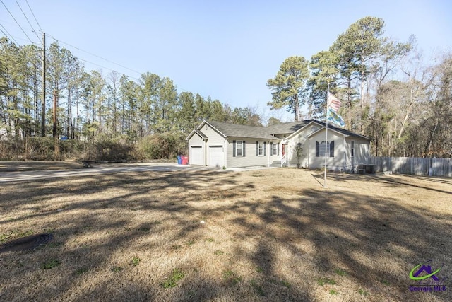 view of front of house featuring a garage and a front yard