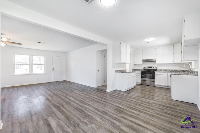 kitchen with electric stove, sink, ceiling fan, white cabinetry, and dark hardwood / wood-style floors