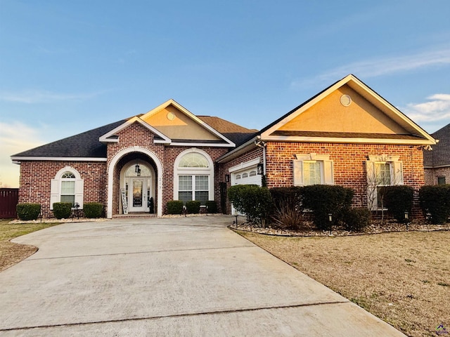 view of front facade featuring a garage