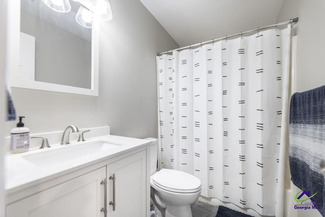 full bathroom featuring shower / bathtub combination with curtain, vanity, toilet, and vaulted ceiling