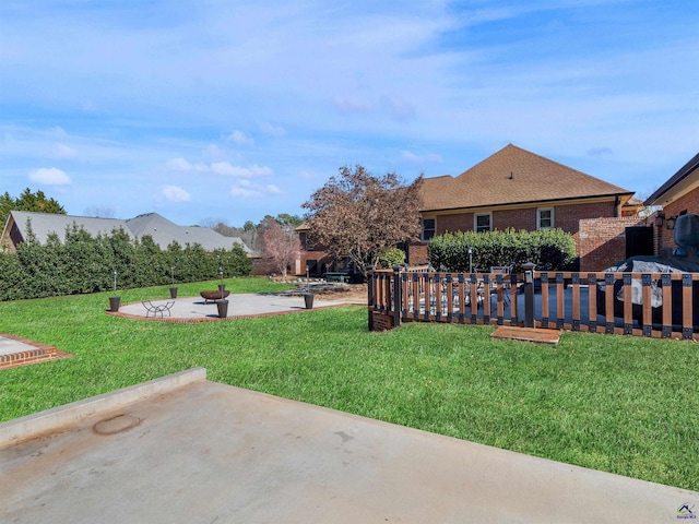 view of yard featuring a patio area