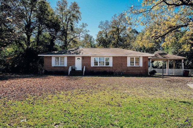 single story home featuring a front lawn