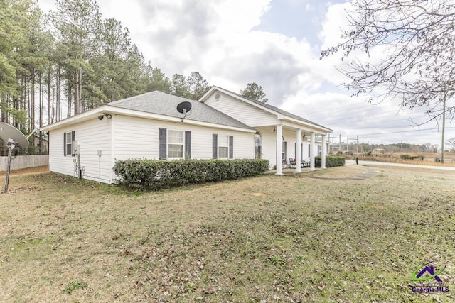 view of front of house featuring a front yard