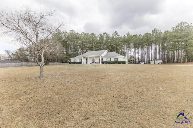 view of front of home featuring a front lawn