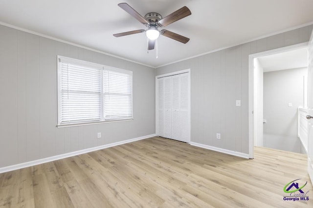 unfurnished bedroom with a closet, ornamental molding, ceiling fan, and light hardwood / wood-style flooring