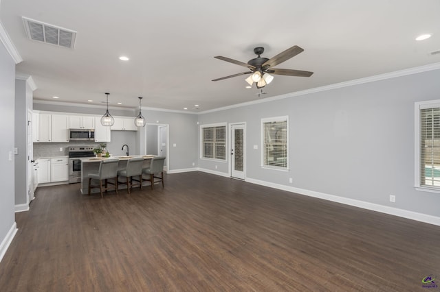 living room with dark wood-type flooring, ceiling fan, crown molding, and sink